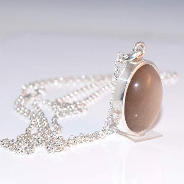 Reflektierender Mondstein-Anhänger mit Kette