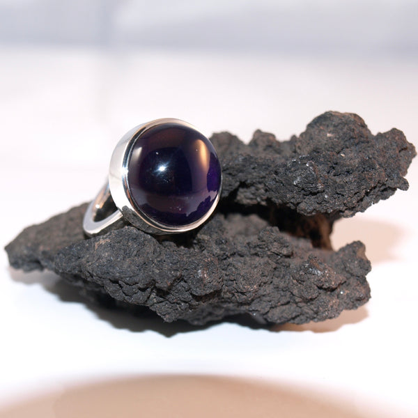 Eleganter Amethyst Ring – Handgefertigter Silberring mit großem rundem und violettem Stein
