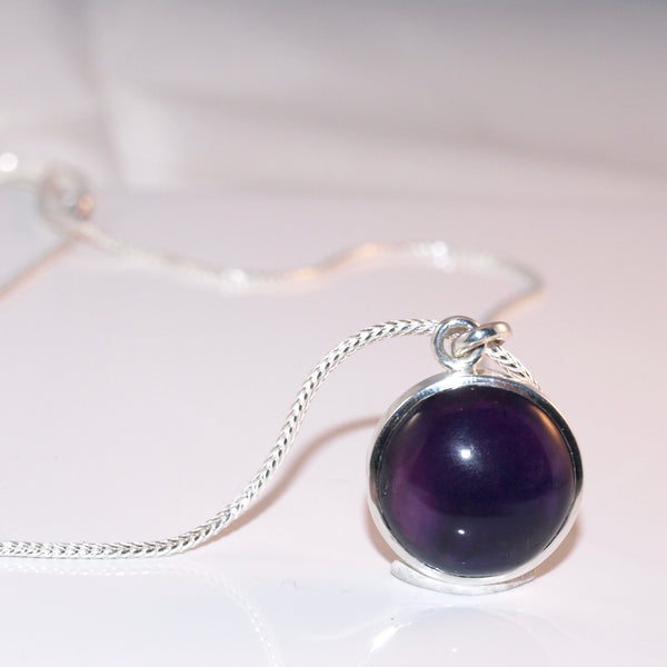 Runder Amethyst-Anhänger – Silberkette mit violettem Edelstein