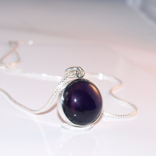 Runder Amethyst-Anhänger – Silberkette mit violettem Edelstein
