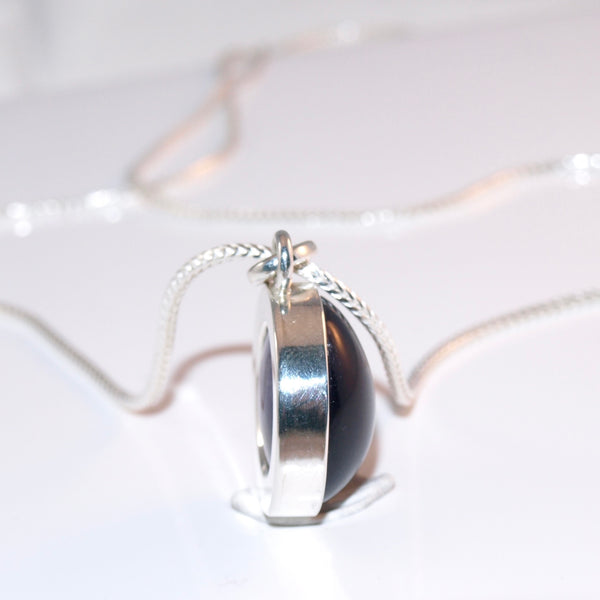 Runder Amethyst-Anhänger – Silberkette mit violettem Edelstein