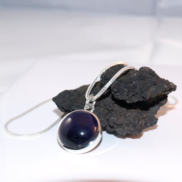Runder Amethyst-Anhänger – Silberkette mit violettem Edelstein