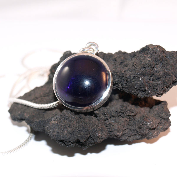 Runder Amethyst-Anhänger – Silberkette mit violettem Edelstein