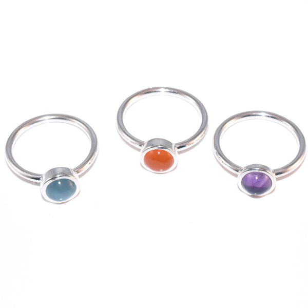 Drei Stapelringe wie ein bunter Blumenstrauß. Aquamarin – Amethyst – Karneol