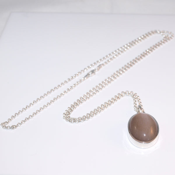 Reflektierender Mondstein-Anhänger mit Kette