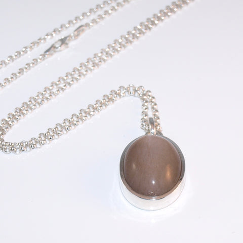 Reflektierender Mondstein-Anhänger mit Kette