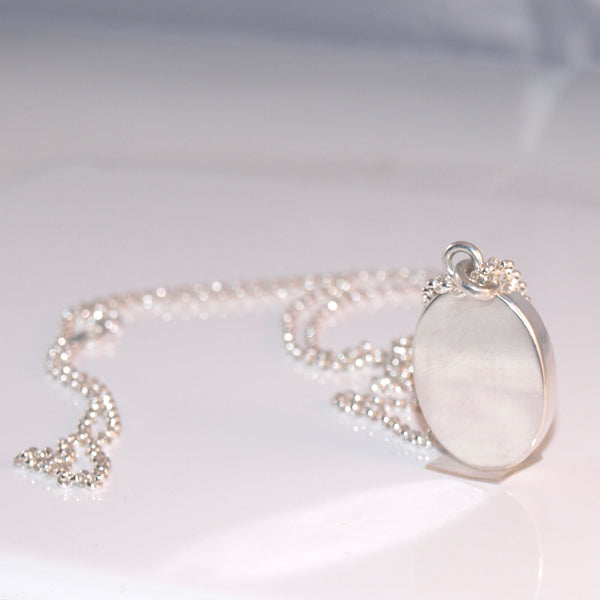 Reflektierender Mondstein-Anhänger mit Kette