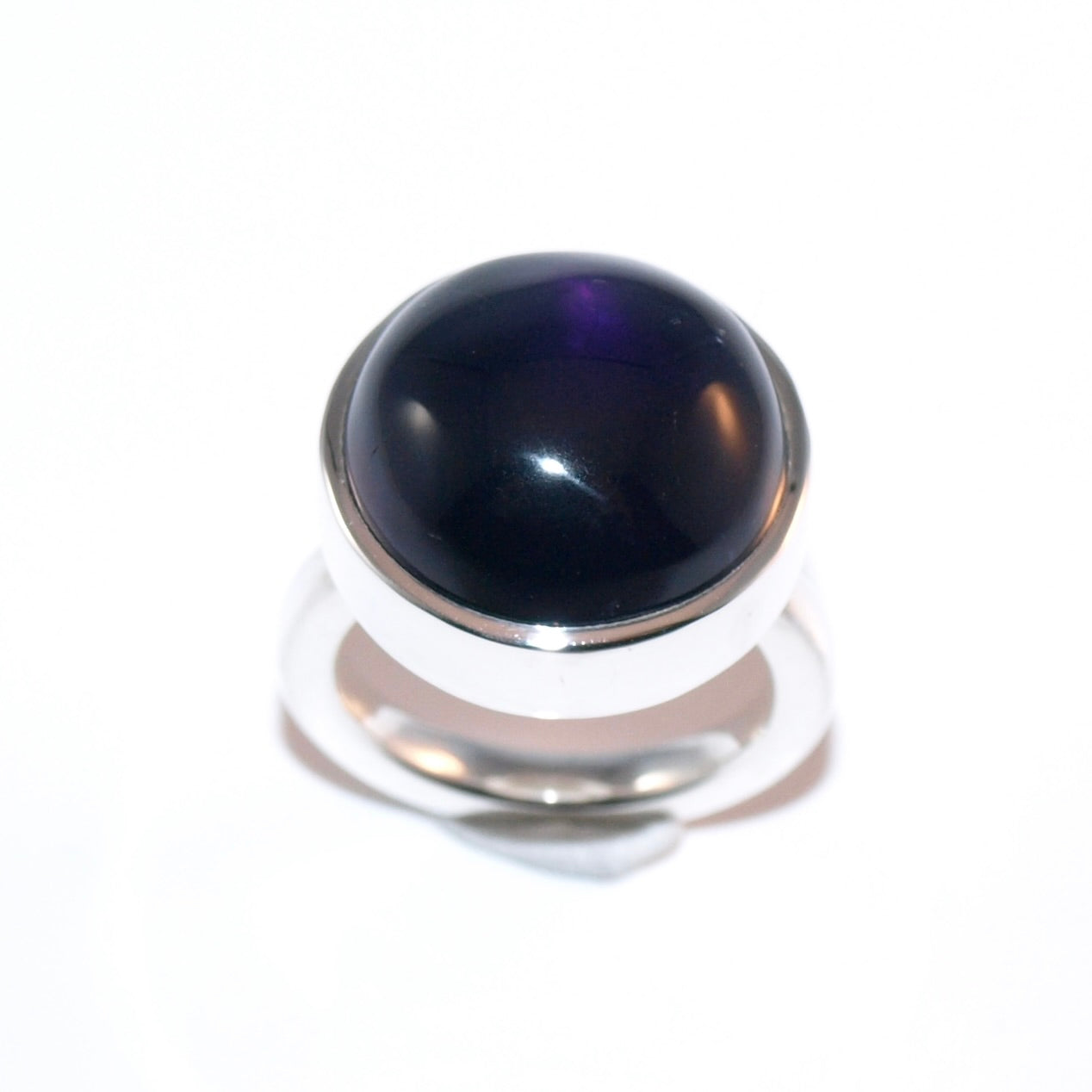 Eleganter Amethyst Ring – Handgefertigter Silberring mit großem rundem und violettem Stein